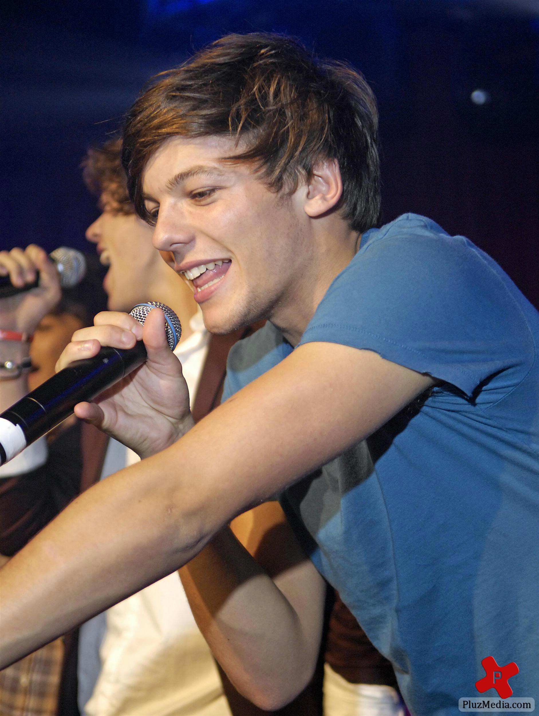 One Direction perform live at G-A-Y nightclub photos | Picture 80775